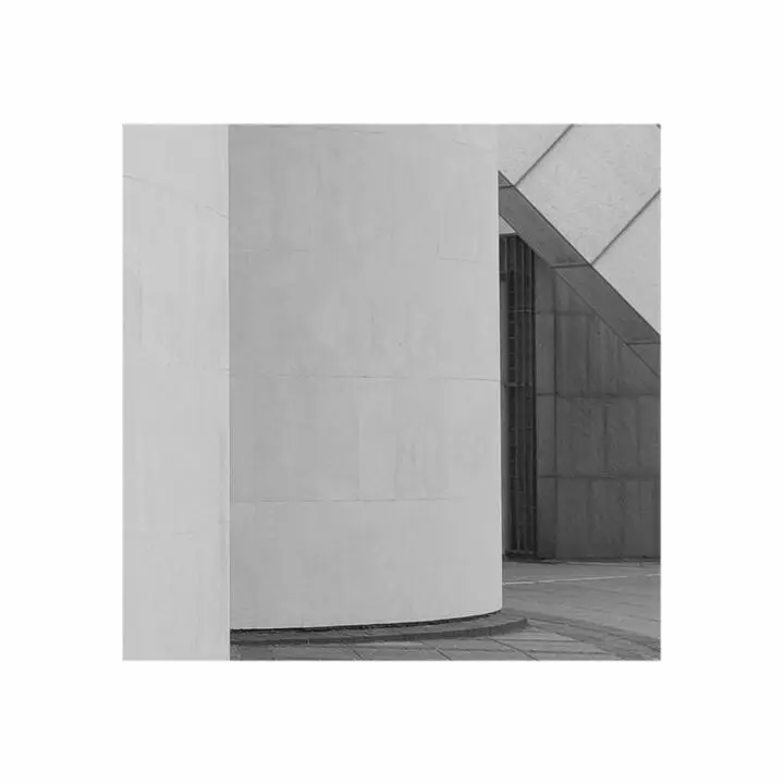 architecture minimaliste murs ronds